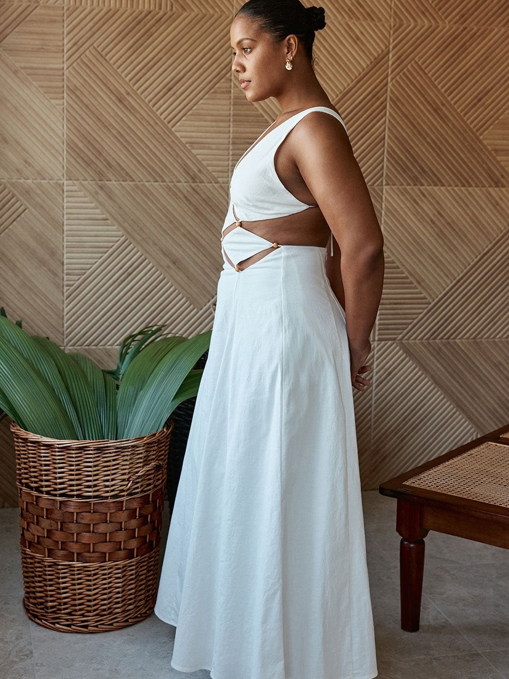 Chessa Dress White - Picture 6 of 8